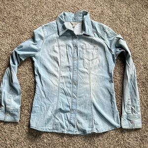Guess denim shirt. Stretchy. With snap buttons. Size M